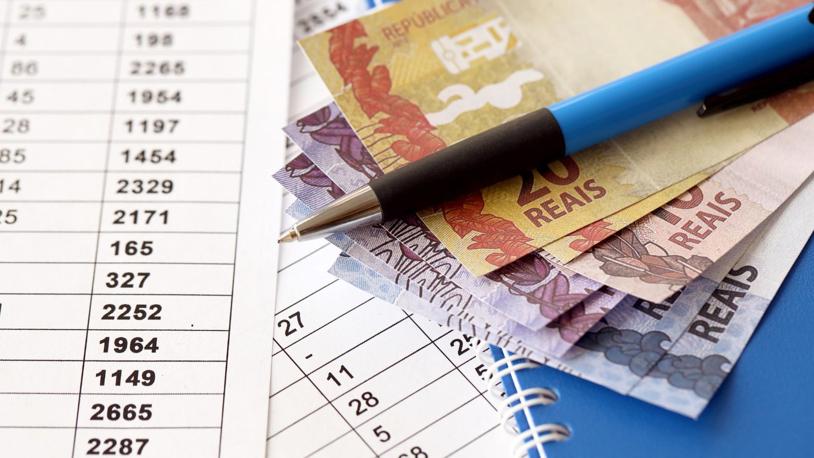 taxa-selic-o-que-e-e-como-ela-afeta-seu-dinheiro-azumi-investimentos-dtvm